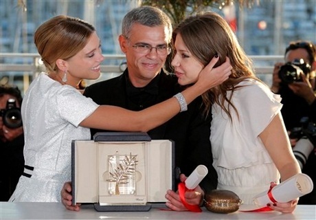 Đạo diễn đoạt Cành Cọ Vàng cảm thấy mình là kẻ "đáng ghê tởm" - 2 Đạo diễn đoạt Cành Cọ Vàng cảm thấy mình là kẻ đáng ghê tởm