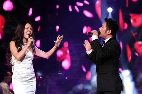 Phương Linh xin được... ôm Bằng Kiều trên sân khấu nhà hát Lớn