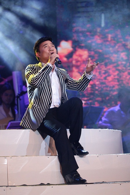 Phương Linh xin được... ôm Bằng Kiều trên sân khấu nhà hát Lớn