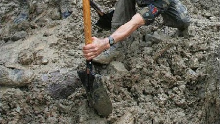 Ấn Độ đổ xô đi tìm kho báu sau khi thầy tu kể chuyện vua báo mộng