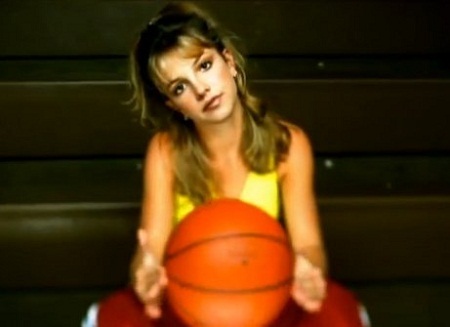 Những chuyện thú vị về “…Baby One More Time” sau 15 năm - 2 …Baby One More Time
