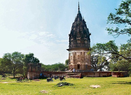 Ấn Độ đổ xô đi tìm kho báu sau khi thầy tu kể chuyện vua báo mộng