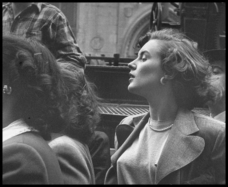 Nữ phóng viên xinh đẹp từng gây sốt trên tạp chí Mỹ