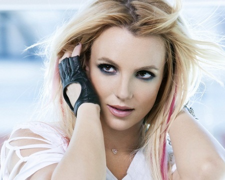 Chống lại cướp biển Somali bằng... giọng hát của Britney Spears? - 1 Những nhạc phẩm nổi tiếng của Britney Spears như
