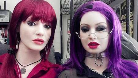 Cận cảnh 2 búp bê được cho là vợ và người tình của Davecat