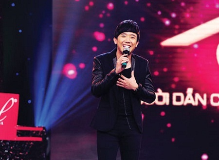 MC Trấn Thành bị chỉ trích khi “làm lố” trong vai trò dẫn dắt cuộc thi NDCT 2013