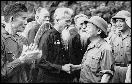 Những tư liệu quý giá về Tướng Giáp - 19 Bức ảnh chụp ngày 15/2/1968 ghi lại chân dung Đại tướng Võ Nguyên Giáp ở tuổi 57. (Ảnh: TTXVN)
