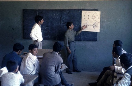 Hình ảnh gây kinh ngạc về "đất nước bất hạnh"- Afghanistan - 7 Những sinh viên Đại học trong bộ đồng phục mang phong cách phương Tây