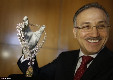 Viên kim cương đắt nhất thế giới được tìm thấy trong đống rác