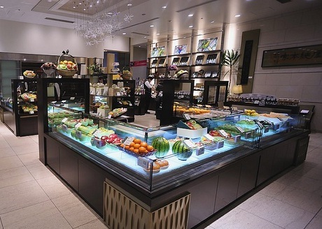 Một cửa hàng chuyên bán hoa quả “giá trên trời”