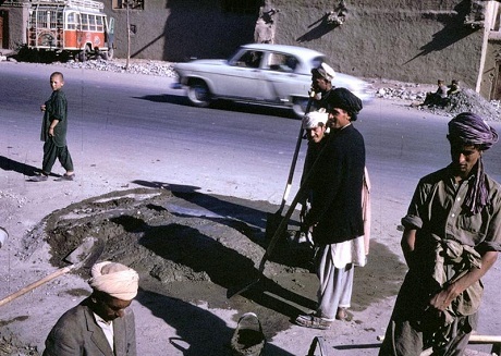 Hình ảnh gây kinh ngạc về "đất nước bất hạnh"- Afghanistan - 10 Cuộc sống lao động tuy vất vả nhưng ít nhất vẫn còn có sự bình yên.