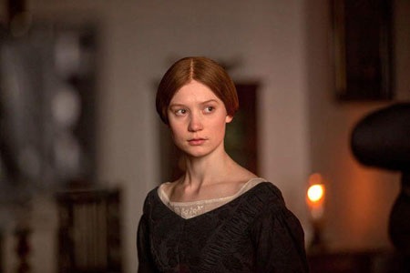 Những phụ nữ xinh đẹp và nổi loạn trong văn học - 1 Nữ diễn viên Mia Wasikowska vào vai Jane Eyre trong tác phẩm điện ảnh chuyển thể năm 2011.