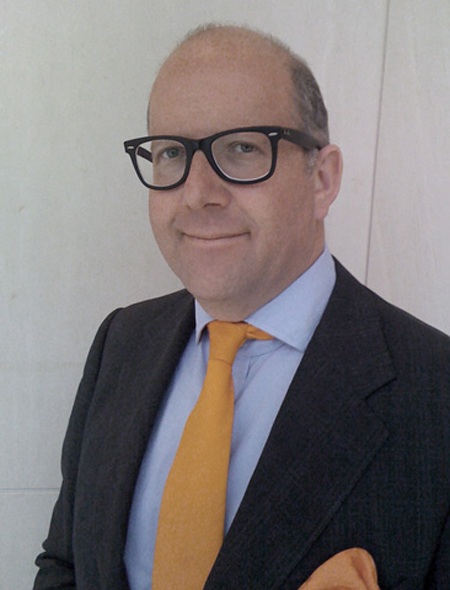 Quỹ nghệ thuật lao đao vì suy thoái kinh tế - 2 Ông Philip Hoffman, người điều hành Fine Art Fund Group ở London.