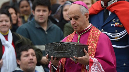 Vatican công bố mảnh xương được cho là của Đức Giáo Hoàng đầu tiên - 1 Vatican công bố mảnh xương được cho là của Đức Giáo Hoàng đầu tiên