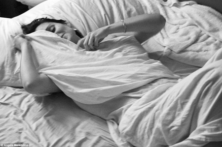 Bộ ảnh xúc động về cặp vợ chồng chiến đấu với bệnh ung thư - 5 Giai đoạn đầu khi Jennifer mới được bác sĩ chẩn đoán mắc phải căn bệnh hiểm nghèo.