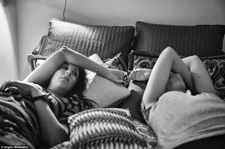 Bộ ảnh xúc động về cặp vợ chồng chiến đấu với bệnh ung thư - 6 Giai đoạn đầu khi Jennifer mới được bác sĩ chẩn đoán mắc phải căn bệnh hiểm nghèo.