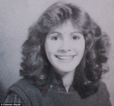 Julia Roberts as a teenage girl.