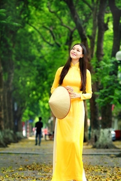 Ai xứng đáng là “hoa hậu” áo dài? - 10 Ngọc Hân: Hoa hậu Việt Nam 2010