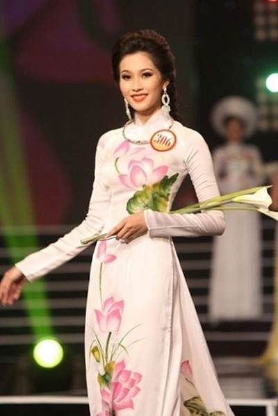 Ai xứng đáng là “hoa hậu” áo dài? - 17 Theo