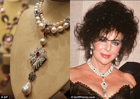 Bản vẽ thiết kế
của chiếc ghim cài vẫn còn được lưu giữ cho tới hôm nay.