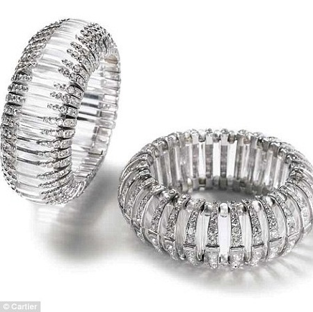 Bản vẽ thiết kế
của chiếc ghim cài vẫn còn được lưu giữ cho tới hôm nay.