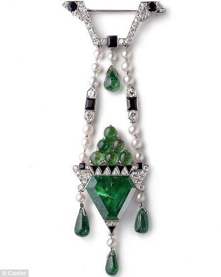 Bản vẽ thiết kế
của chiếc ghim cài vẫn còn được lưu giữ cho tới hôm nay.