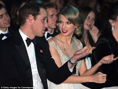 Hoàng tử Anh căng thẳng khi hát chung với Taylor Swift - 5 Với tư cách chủ nhà, Hoàng tử William luôn dành sự quan tâm chu đáo cho hai nghệ sĩ Mỹ.