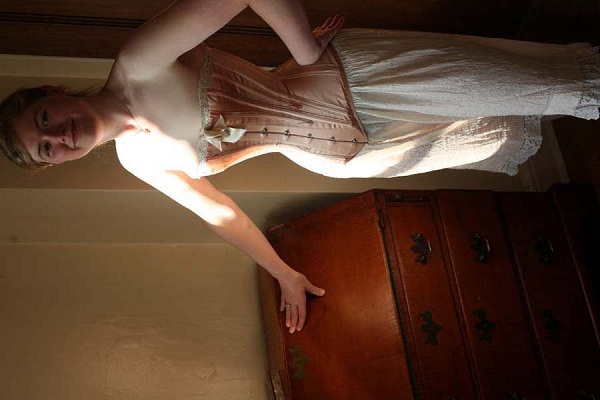 Hai vợ chồng nhà Chrisman rất tâm đầu ý hợp trong việc duy trì lối sống hoài cổ trong gia đình.