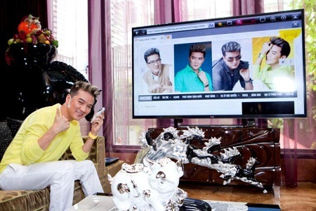 Mục sở thị tivi trăm triệu trong biệt thự triệu đô của Mr.Đàm - 8 Từ khi có TV mới, chiếc ipad cũng ít được Mr Đàm “cưng” h