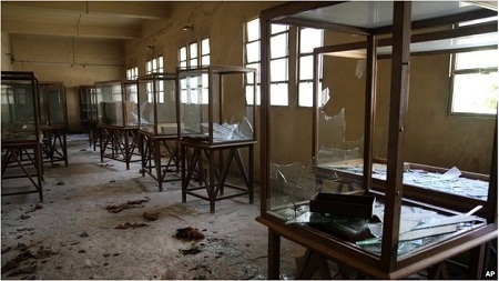 Bức tượng 3.000 tuổi hé lộ hôn nhân cận huyết của Tutankhamun - 1 Hàng trăm cổ vật đã bị đánh cắp trong cuộc bạo động.