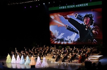 Các nghệ sĩ phải ăn mặc chỉnh tề khi lên sân khấu.