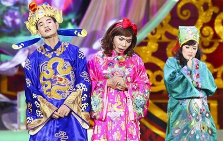 Vân Dung: “Táo Y tế năm nay có nhiều đất diễn” - 2 Vân Dung, Xuân Bắc, Công Lý trong Táo quân 2013.