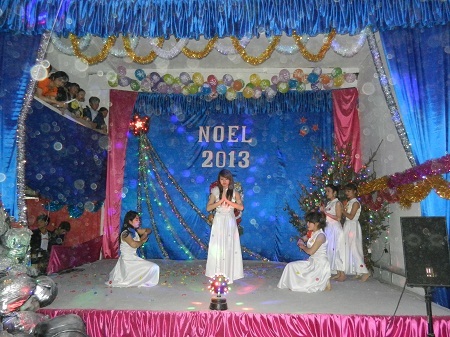 Noel với những người thợ may ngoại ô Mátxcơva - 2 Một tiết mục biểu diễn đêm vui Noel.