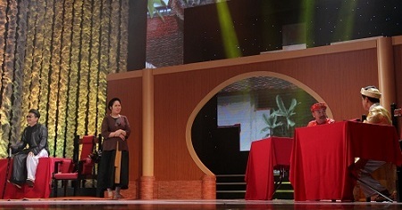Xuân Bắc, Tự Long "đá xoáy" hôi bia trong Gala cười cuối năm - 9 Các ông thầy xử án một cách ngây ngô dễ dãi khiến khán giả không khỏi bật cười.