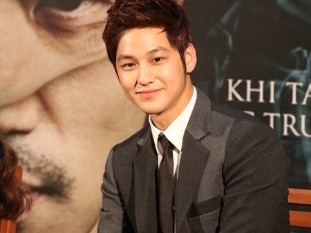 Nhiều ngôi sao quốc tế đến Việt Nam năm 2013