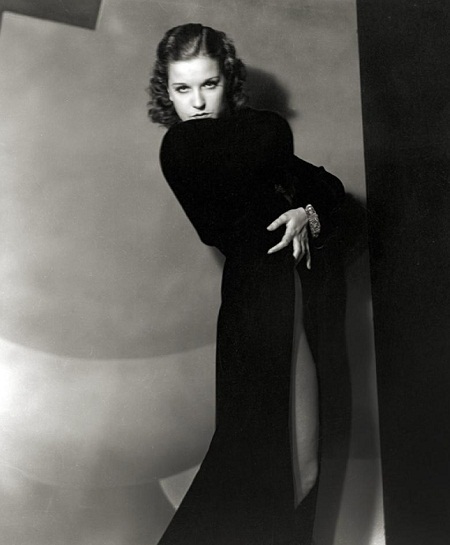 Nữ diễn viên Lili Damita năm 1930. Nhiều ảnh gốc của George Hurrell đã bị thất lạc theo năm tháng.