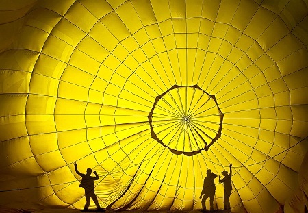 “Nào cùng bay lên” - Tác giả Phan Văn Hiền (Việt Nam) - Huy chương Bạc VAPA