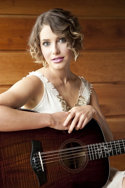 Caroline Jones, con gái của doanh nhân tỉ phú người Mỹ - Paul Tudor Jones II. 