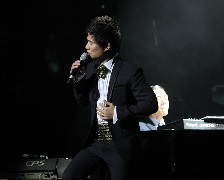 Tấn Minh trong liveshow Cánh cung của Đỗ Bảo ngày 8/12