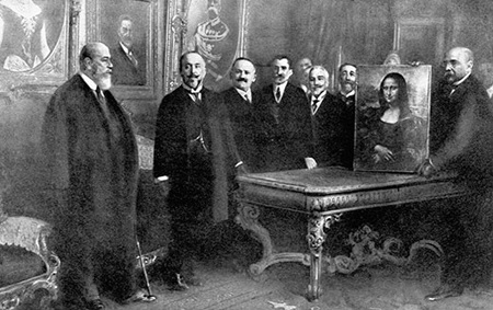 Nàng Mona Lisa trở nên nổi tiếng nhờ một... vụ trộm? - 4 Đại diện chính quyền Ý trao trả lại bức tranh Mona Lisa cho Pháp.