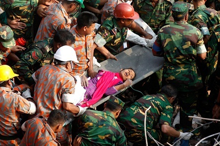 Kể chuyện thế giới năm 2013 bằng những bức ảnh ấn tượng nhất (II) - 3 Ngày 8/5: Ngọn núi lửa Tungurahua ở Ecuador phun trào.