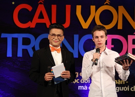 Mikhail Samarsky giao lưu với khán giả.