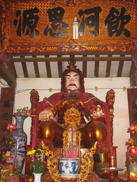 Tượng thờ Tào Xuyên Hầu Nguyễn Tất Khang tại nhà thờ tộc.