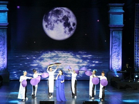 Khoảng 3.500 bà con người Việt ở Nga dự Tết Xa Quê