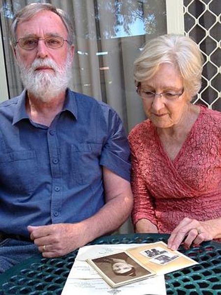 Bức hình có chữ ký của ông Lesloe Gordon gửi cho bà Shirley Murphy.