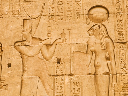 5 tập tục đón năm mới kỳ lạ nhất thế giới