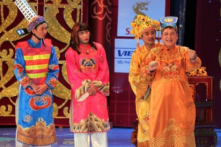 Những dấu ấn khó quên của Táo Giao thông Chí Trung - 17 Táo Giao thông trong chương trình Gặp nhau cuối năm tết 2012.