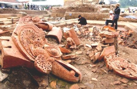 “Xoay xở” di chuyển di vật Hoàng thành Thăng Long