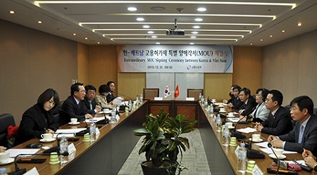 Nối lại chương trình đưa lao động Việt Nam sang Hàn Quốc - 1 Quang cảnh buổi làm việc