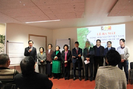 Đại sứ Phạm Sanh Châu phát biểu tại Lễ ra mắt Tổng hội người Việt Nam tại Vương quốc Bỉ.